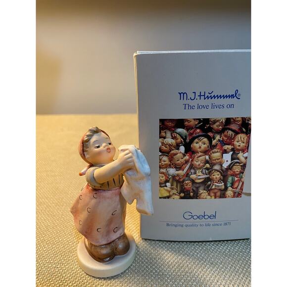 Goebel Hummel “Wash Day” 321 Porcelain Figurine, 3 1/2”Tall in Box, Tmk 6 - Picture 1 of 6